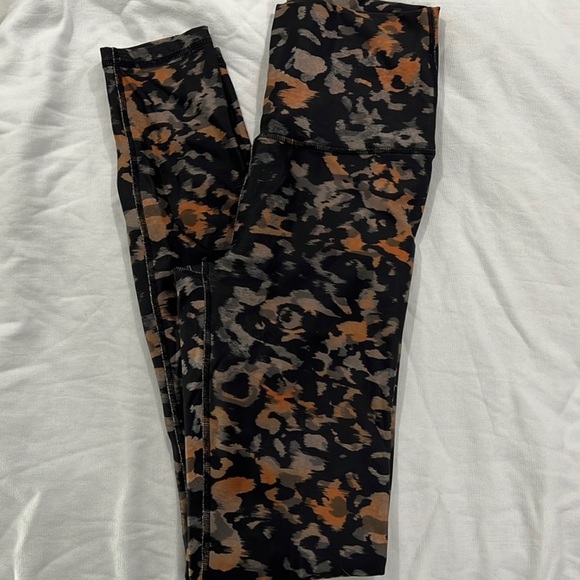 Fabletics Pants - Women’s Ultra High-Waisted Leggings in color Wild Camo with Inner Front Pocket.